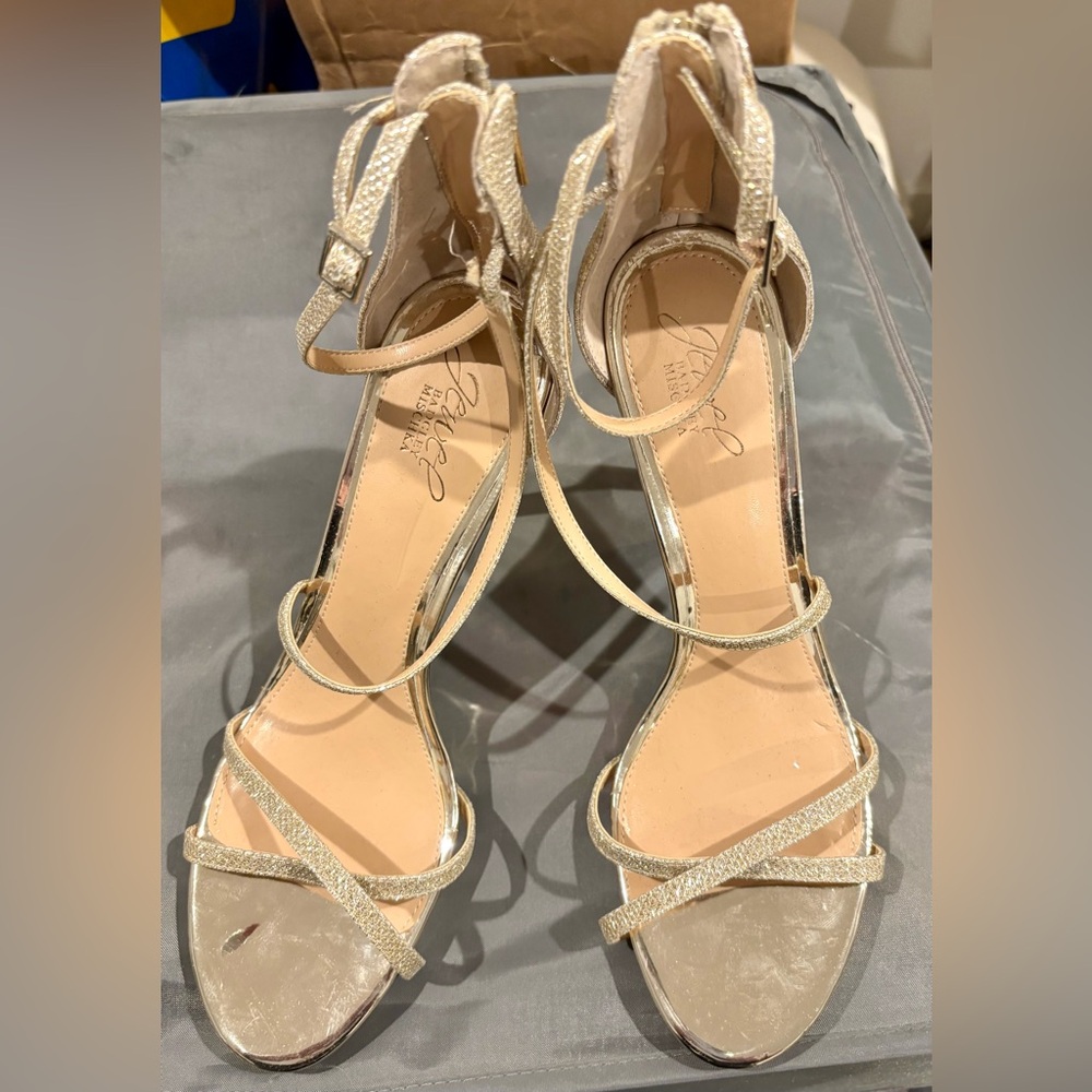 Jewel by Badgley Mischka Glittering Gold Heels New With Defects